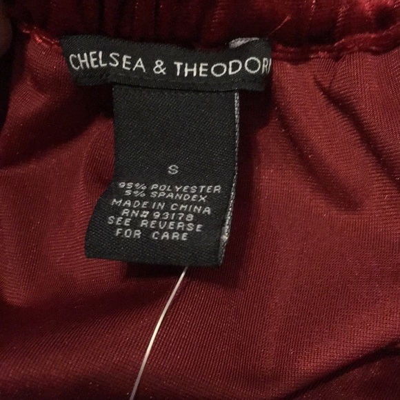 NWT Chelsea & Theodore Cold Shoulder Velour Top - Picture 8 of 10